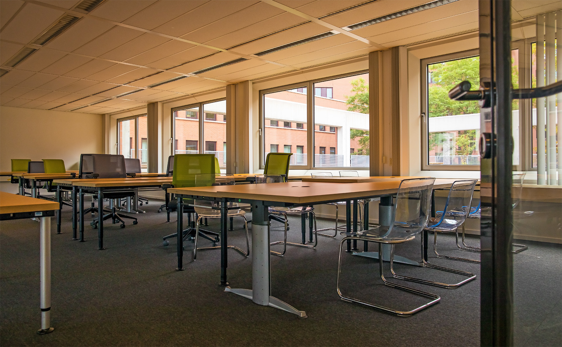Kantoorruimte van 80m2 op de tweede etage van Q42 Den Haag, de zgn. Hub Kantoorruimte van 80m2 op de tweede etage van Q42 Den Haag, de zgn. Hub